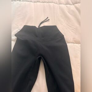 Serenity drawstring leggings scrunch bottom in small never worn no tags